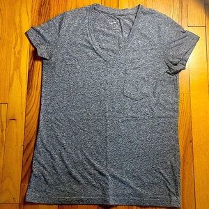 Universal thread V-neck gray shirt